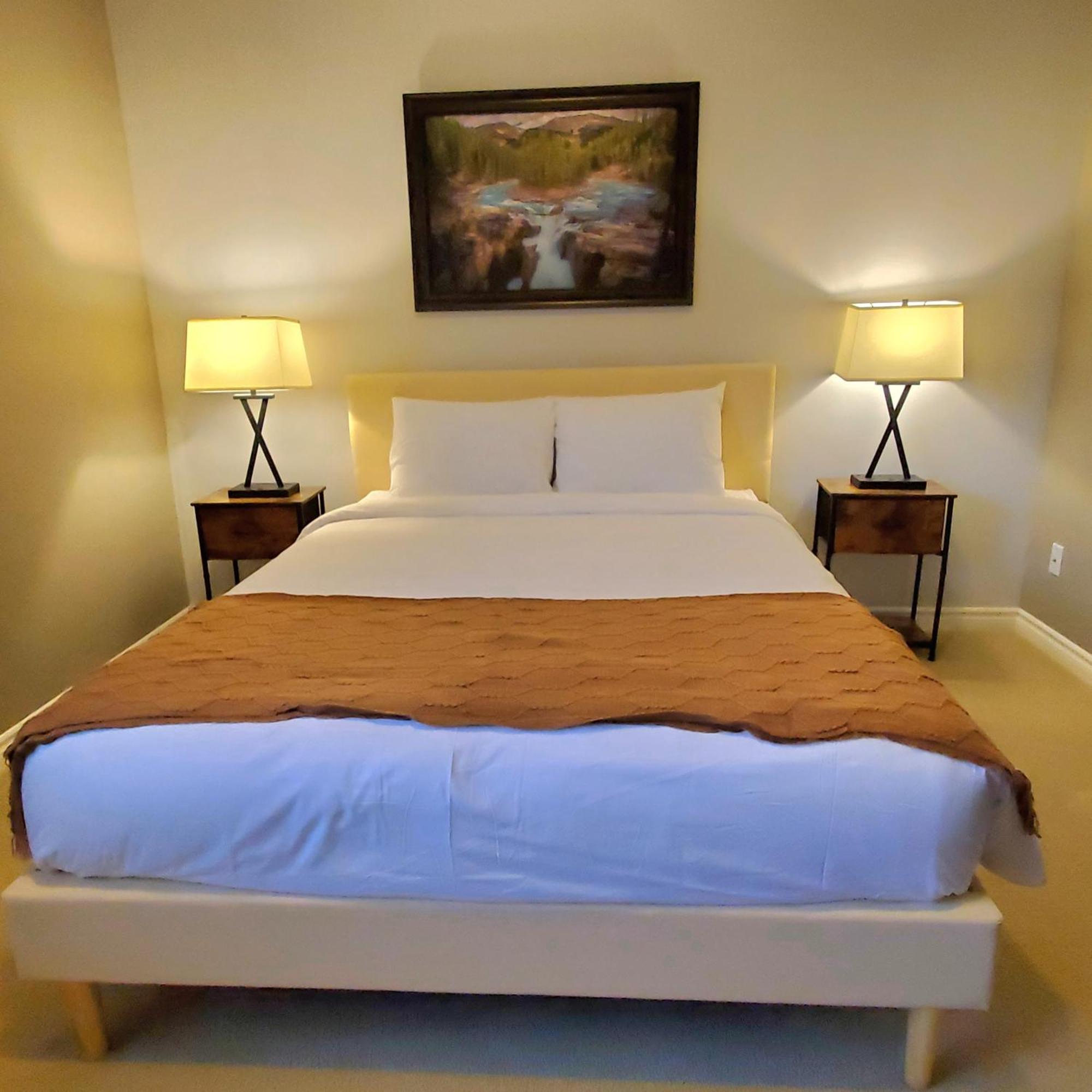 Private 2 Bedrooms Suite Near Hwy 1, Cultus Lake, Heritage Park, Fishing, Coliseum Чилиуак Екстериор снимка