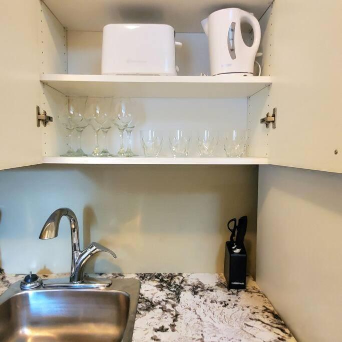 Private 2 Bedrooms Suite Near Hwy 1, Cultus Lake, Heritage Park, Fishing, Coliseum Чилиуак Екстериор снимка
