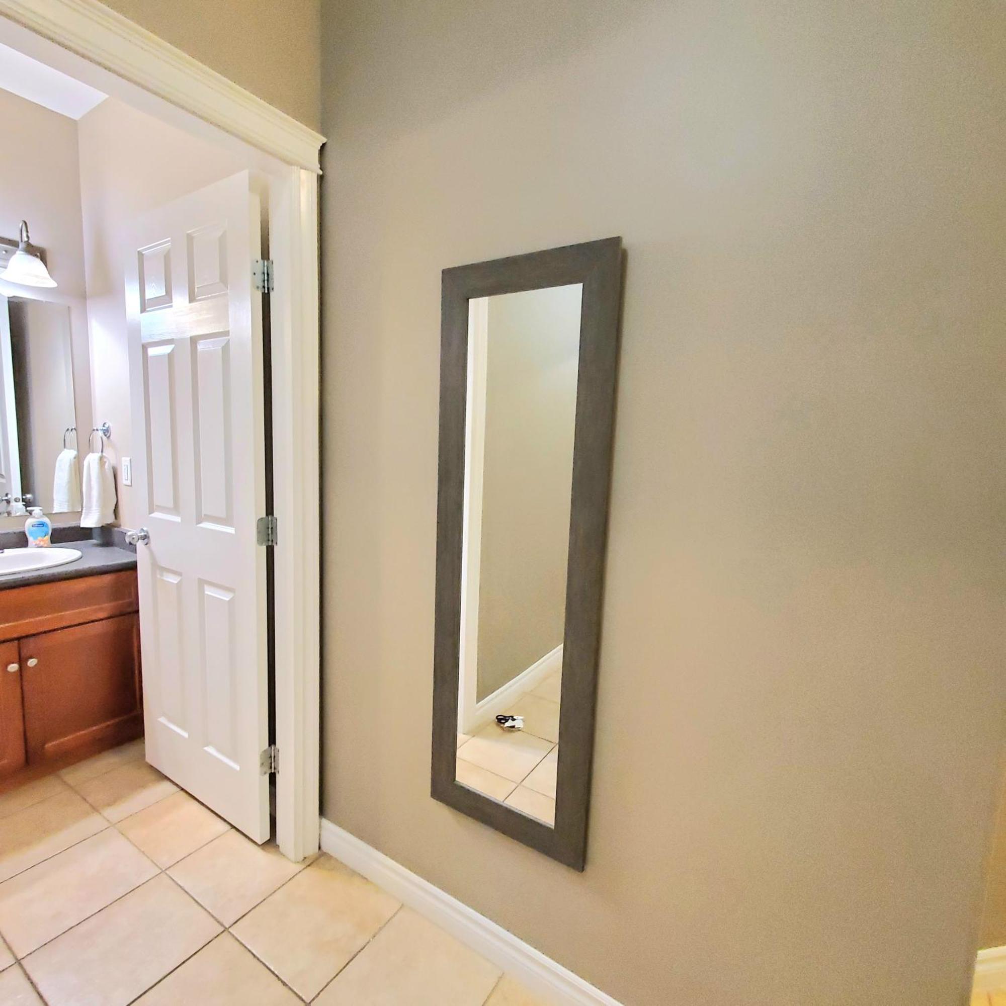 Private 2 Bedrooms Suite Near Hwy 1, Cultus Lake, Heritage Park, Fishing, Coliseum Чилиуак Стая снимка