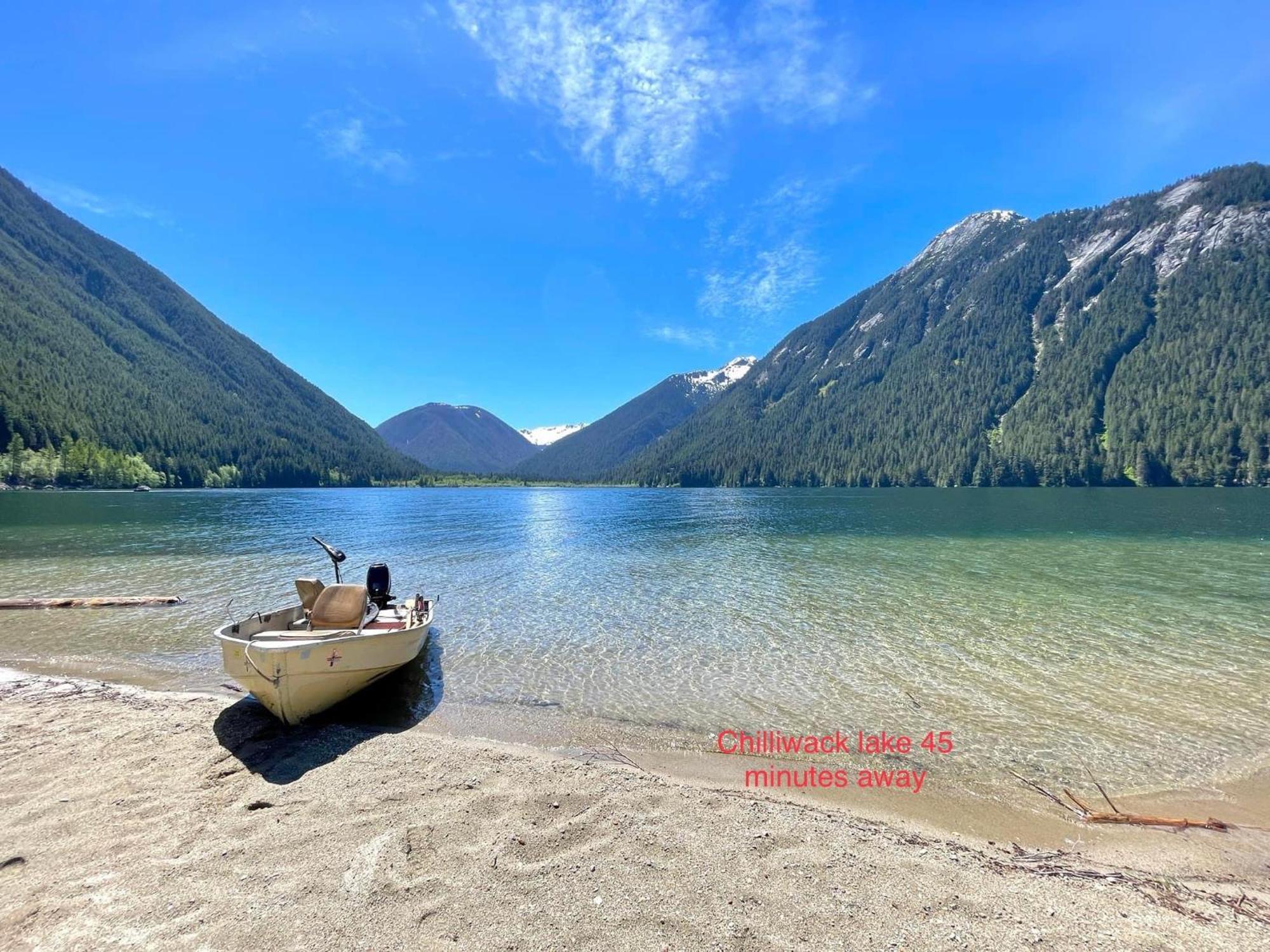 Private 2 Bedrooms Suite Near Hwy 1, Cultus Lake, Heritage Park, Fishing, Coliseum Чилиуак Екстериор снимка
